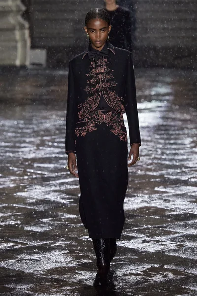 Look 12